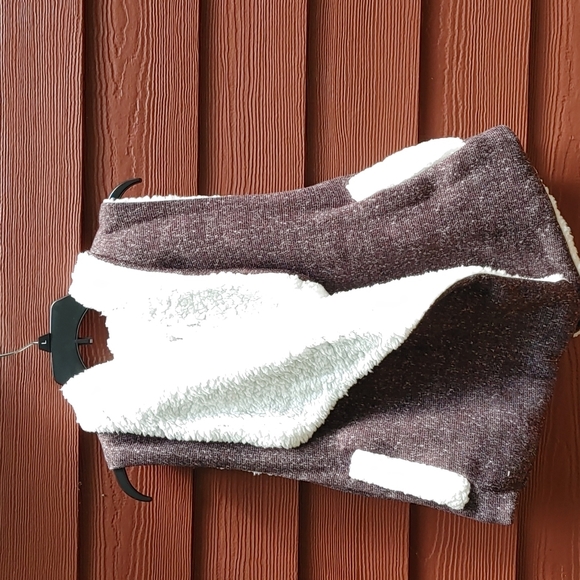 Sleeveless Jacket - Picture 1 of 3